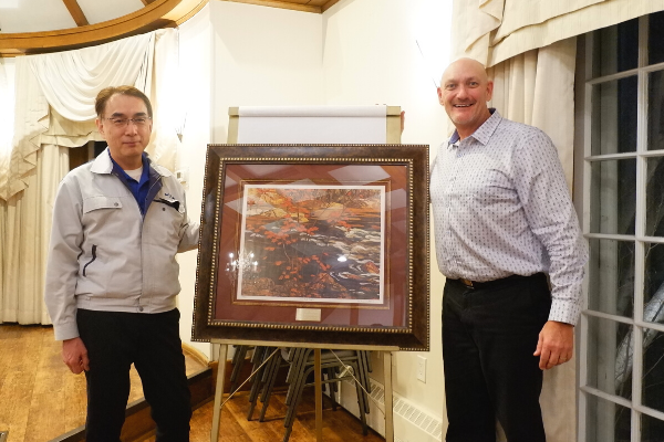Jonathan Presents Casey with his picture
